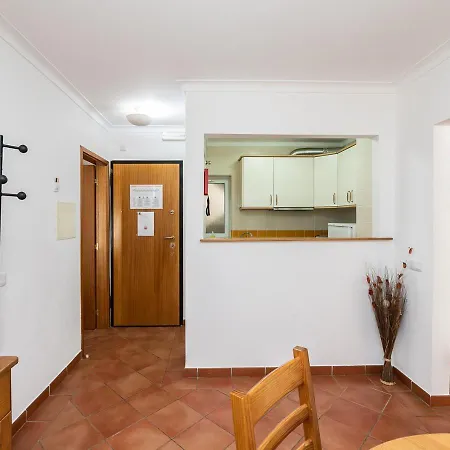 Vibrant Town House In Quinta Do Morgado טאווירה