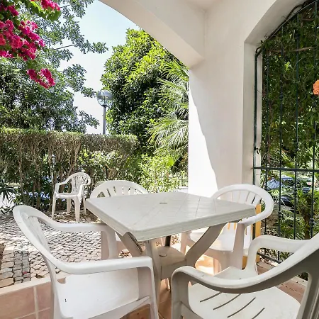 Vibrant Town House In Quinta Do Morgado