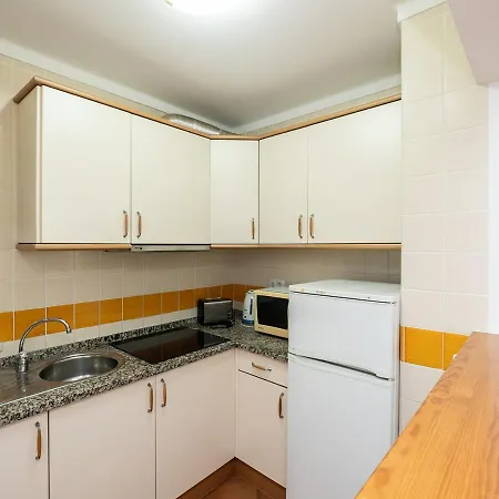 Vibrant Town House In Quinta Do Morgado דירה *