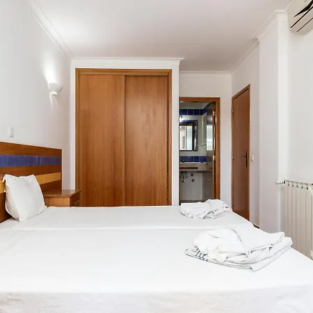 Vibrant Town House In Quinta Do Morgado דירה טאווירה