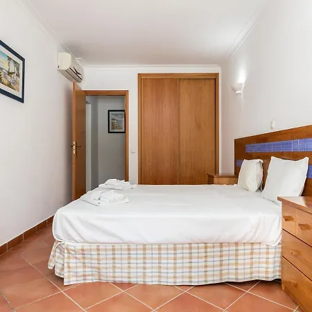Vibrant Town House In Quinta Do Morgado טאווירה