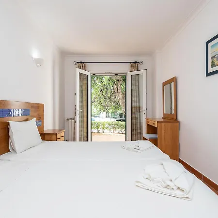 Vibrant Town House In Quinta Do Morgado דירה *