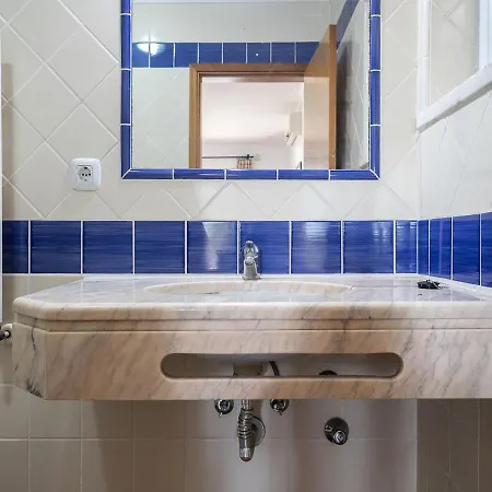 Vibrant Town House In Quinta Do Morgado טאווירה
