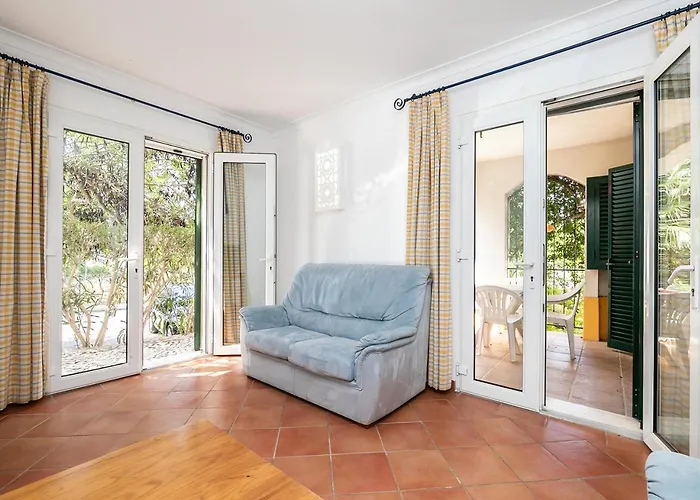 Vibrant Town House In Quinta Do Morgado *