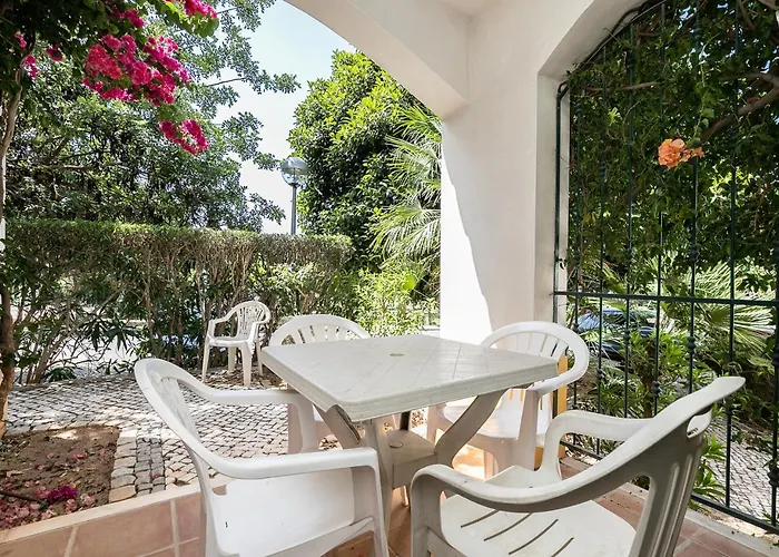 Vibrant Town House In Quinta Do Morgado