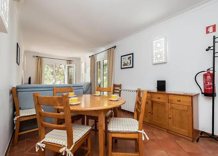 Vibrant Town House In Quinta Do Morgado *