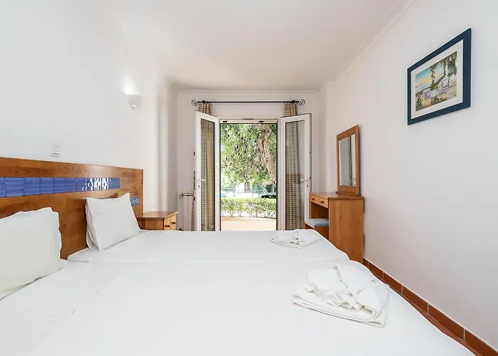 Vibrant Town House In Quinta Do Morgado Apartman *