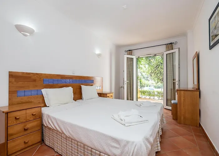 Vibrant Town House In Quinta Do Morgado Apartman *